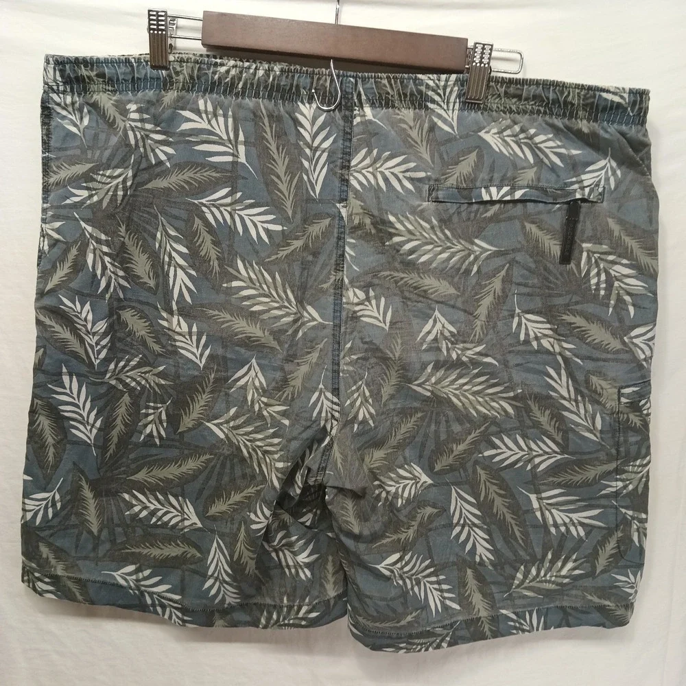Men's Columbia Swim Trunk Size Large. Leaf Pattern.‎